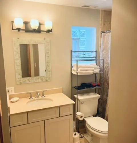 3bd/2ba In Historic Hyde Park Neighborhood W/ Parking Near Of Chicago