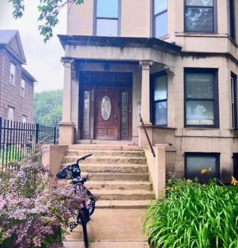 3bd/2ba In Historic Hyde Park Neighborhood W/ Parking Near Of Chicago